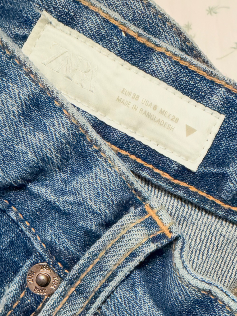 Zara High Rise Straight Leg Fit - Picture 2 of 2